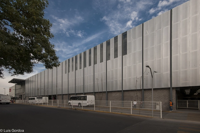 Centro de Transferencia Modal El Rosario / Manuel Cervantes Estudio - Estación De Buses, Fachada