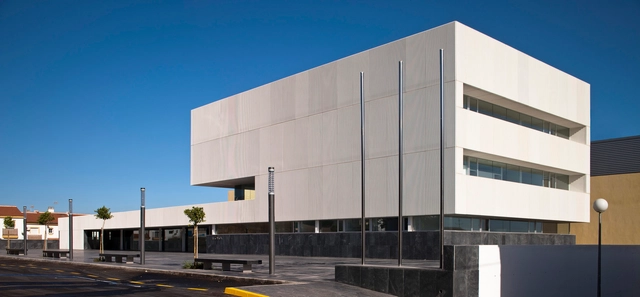 Tribunais de Moron De La Frontera / Daroca Arquitectos - Juízados E Tribunais