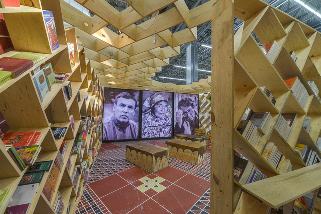 Stand Colectivo Chihuahua  / Santos Arquitectura  - Tiendas Temporales, Fijación Vigas, Iluminación