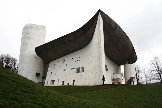 Ronchamp de Le Corbusier Vandalizada - Imagem de Destaque