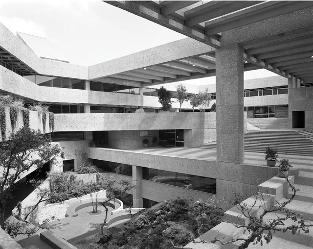 Clásico de Arquitectura: El Colegio de México / Abraham Zabludovksy y Teodoro González de León - Educación Superior, Fachada, Fijación Vigas