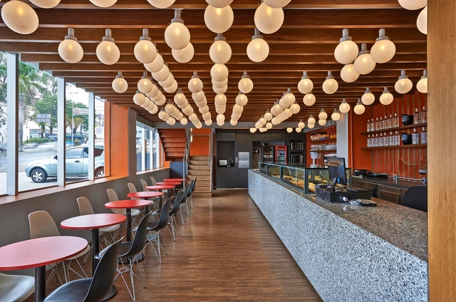Pizzería y Café Marília / David Guerra - Restaurant