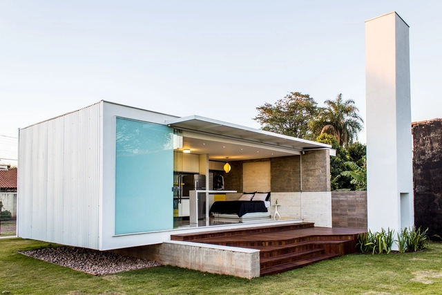 Casa 12.20 / Alex Nogueira - Casas, Pátio, Fachada, Porta, Mesa, Banco, Cadeira