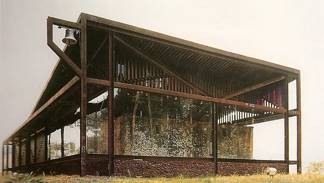 Clássicos da Arquitetura: Capela de Santana do Pé do Morro / Éolo Maia e Jô Vasconcellos - Capela, Viga, Fachada