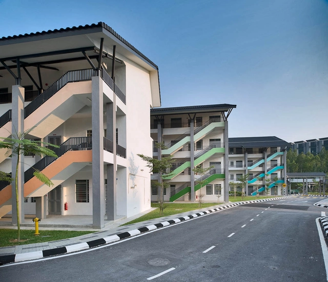 Escuela Desa Mahkota / Eleena Jamil Architect - Escuela Secundaria