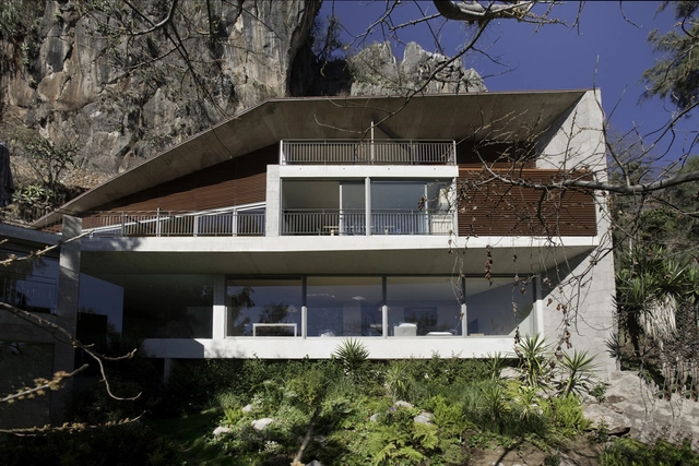 Casa L / Serrano Monjaraz Arquitectos  - Casas