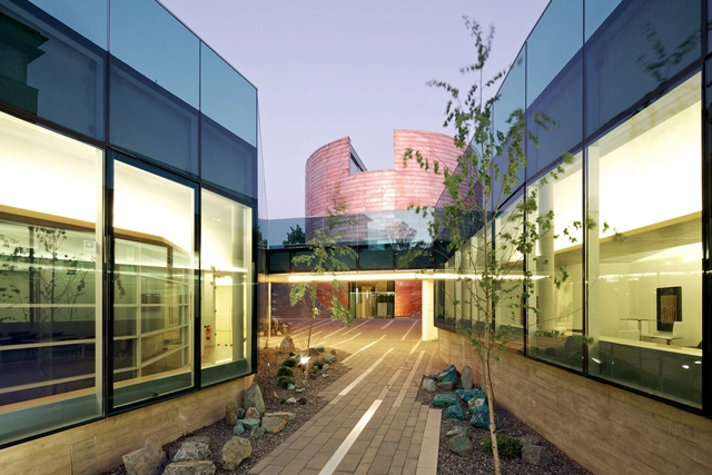 Centro De Minería Andronico Luksic / Enrique Browne y Arquitectos Asociados - Edificios Institucionales