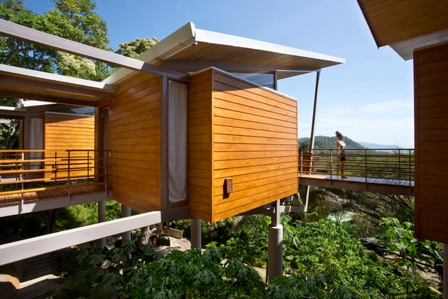 Casa Flotanta / Benjamin Garcia Saxe Architecture - Casas