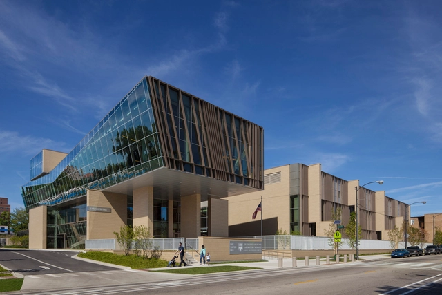 UC Lab School – Earl Shapiro Hall / Valerio Dewalt Train Associates, FGM Architects  - Universidad