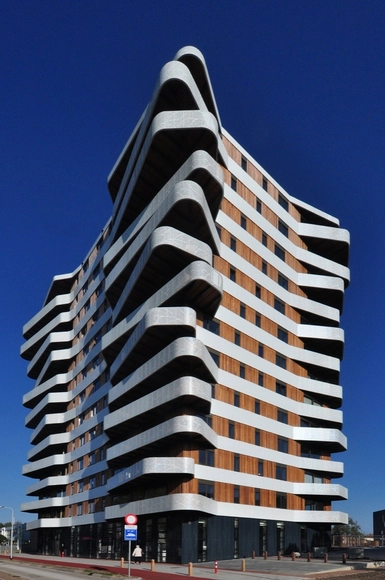 Round-Up: 5 Striking Examples of Social Housing - Featured Image