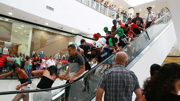 Shoppings centers como locais de confronto: os rolezinhos - Imagem de Destaque