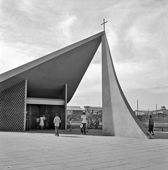 Clássicos da Arquitetura: Igrejinha Nossa Senhora de Fátima / Oscar Niemeyer - Capela, Fachada
