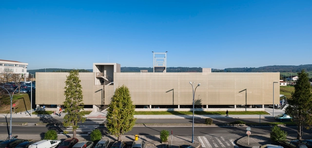 Edificio de Aparcamientos / JAAM sociedad de arquitectura -           Parking, Facade