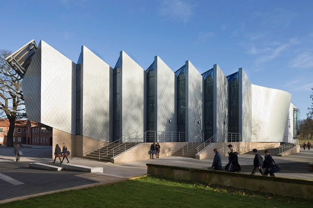 Auditorio Princesa Alexandra / Associated Architects LLP - Escuelas