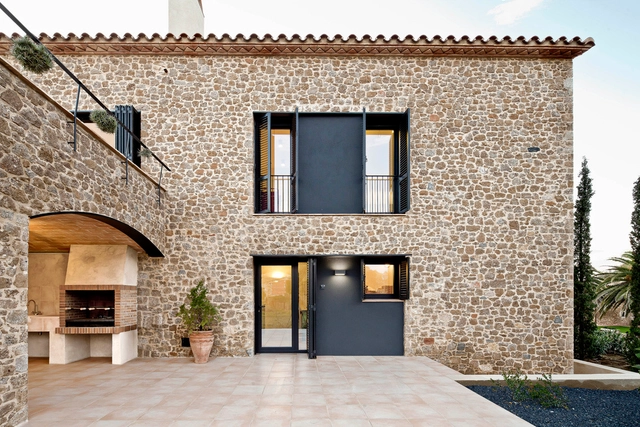 Empordà House / Núria Selva Villaronga - Houses, Courtyard, Facade, Door, Arch
