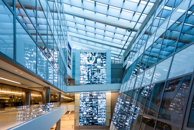 Por trás da mágica das instalações de mídia - Imagem de Destaque