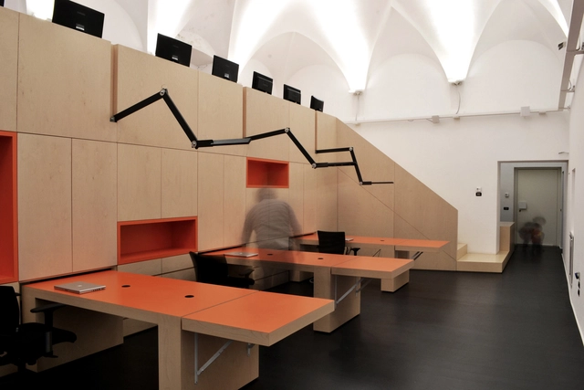 A917 Corporate Headquarters In Pisa / nuvolaB architetti associati - Renovation, Table