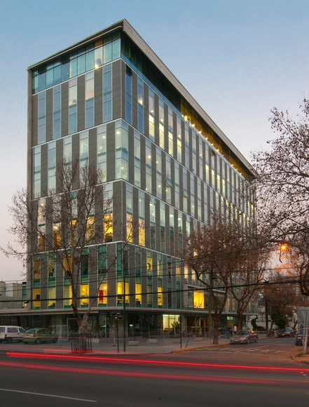 Edificio Costanera Cosas / Alemparte - Morelli & Asociados Arquitectos - Edificio De Oficinas, Fachada