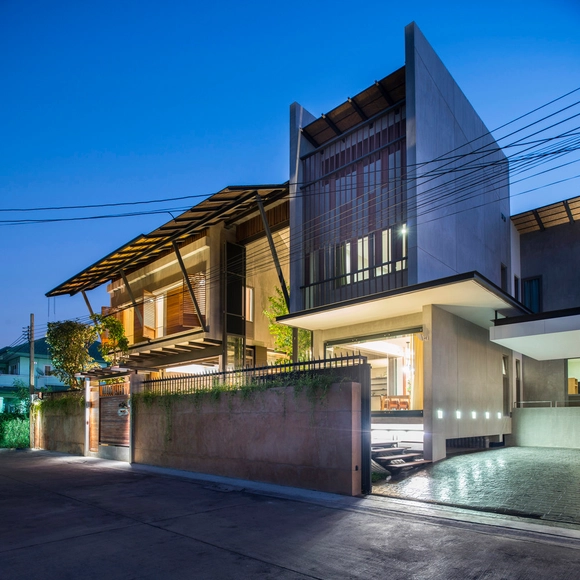 Baan Yo Yen / TA-CHA Design  - Casas