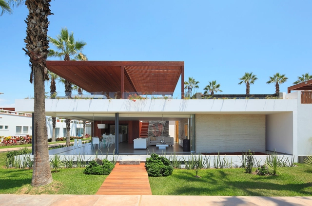 Casa P12  / Martin Dulanto - Casas, Fachada, Puerta