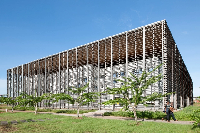 Nova Biblioteca Universitária em Cayenne / rh+ architecture - Universidade