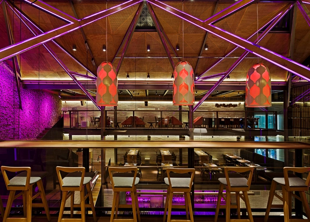 Loft 38  / Khosla Associates - Nightclub