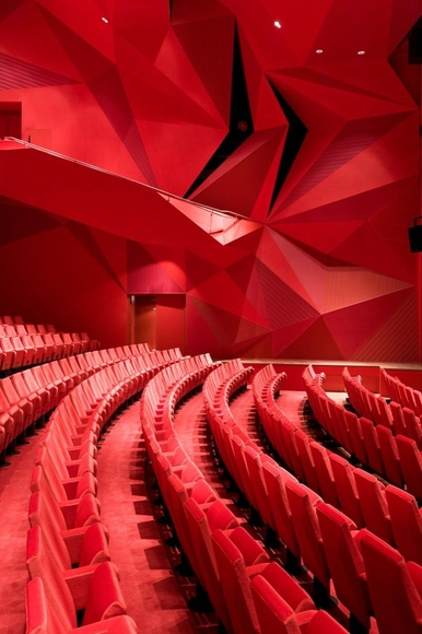A Dozen Red Details Worth Swooning Over - Featured Image