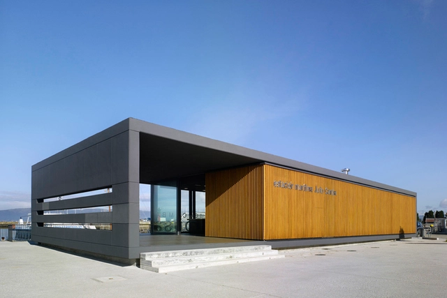Estación Marítima de Vilanova de Arousa / 2C Arquitectos - Servicios