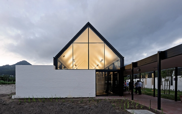 Escuela Internacional de Hout Bay / Luis Mira Architects + StudioMAS + Sergio Aguilar - Renovación