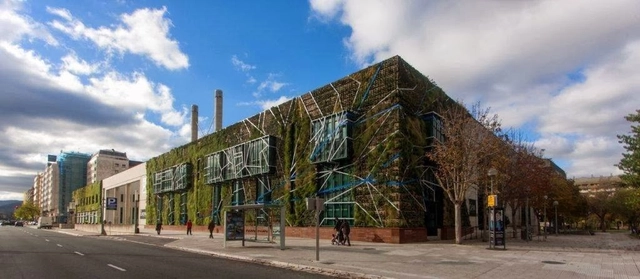 Arquitectura y Paisaje: Jardín Vertical del Palacio de congresos de Vitoria-Gasteiz por Urbanarbolismo y Unusualgreen - Paisaje Y Arquitectura