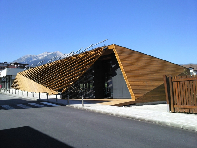 Pista de Patinaje en Hielo  / OBIA - Renovación