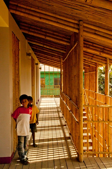 Centro Juvenil en Camboya: el Bambú al servicio de la Comunidad - Fijación Vigas, Barandas, Arco