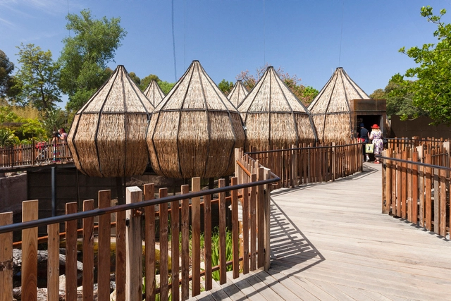 Exhibición Lemur  / Snowdon Architects - Zoológico