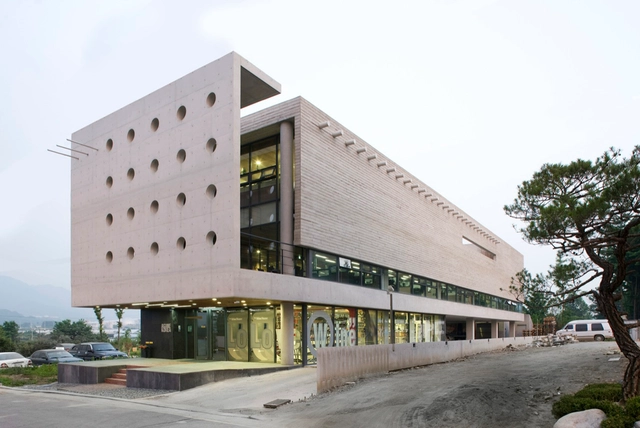 Oficinas Vin Rouge / Lee Eunseok + K.O.M.A. - Edificios Institucionales