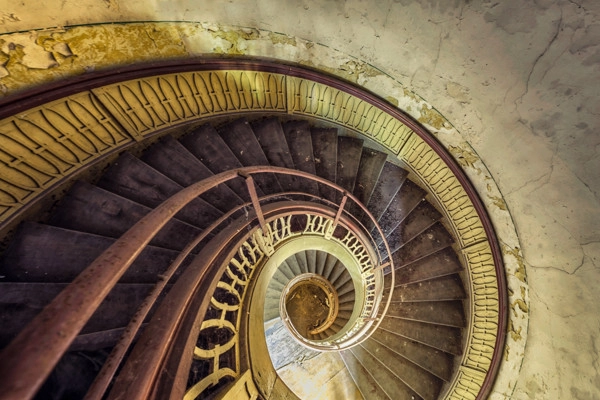 Escadas abandonadas por Christian Richter - Imagem de Destaque