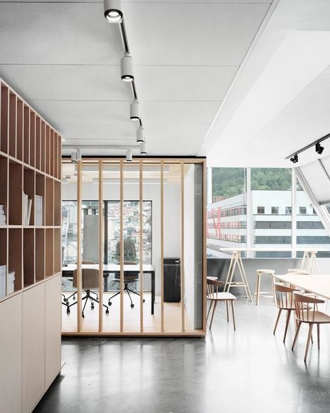 El taller detrás de la escena  / Eriksen Skajaa Architects - Interiores De Oficina