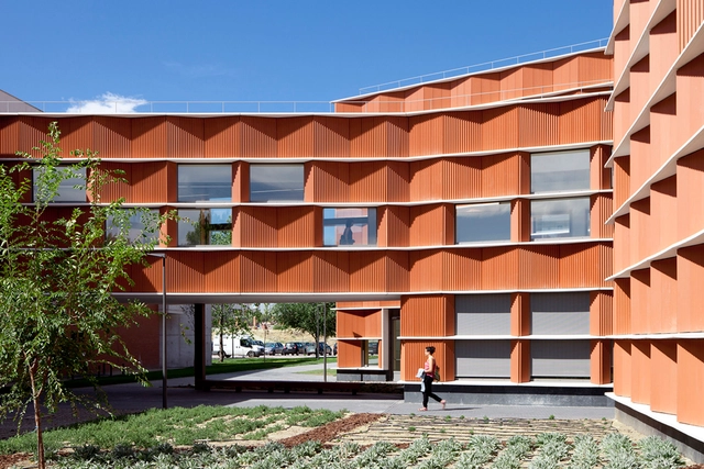 Edificio Carmen Martin Gaite e / Estudio Beldarrain - Apartamentos