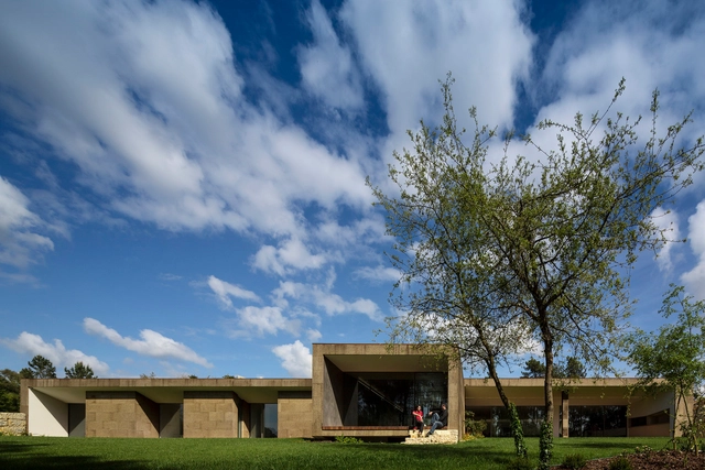 Casa de Corcho en la Colina / Contaminar Arquitectos - Casas