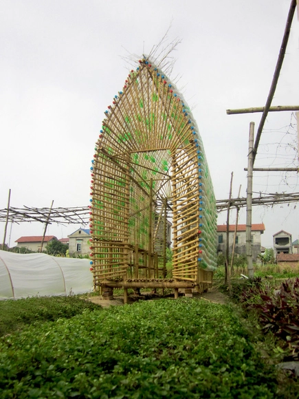 Casa Viveiro de Plantas / 1+1>2 International Architecture JSC - Comunitário