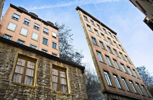 Arte e Arquitetura: construção isolada de "Fachadas" por Zacharie Gaudrillot Roy - Arquitetura Cultural