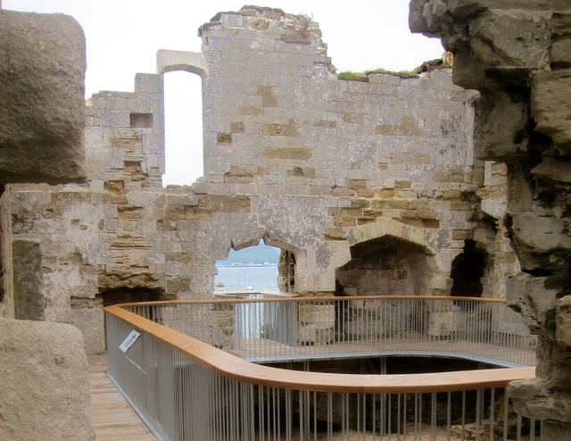 Arquitectura y Paisaje: un recorrido por las ruinas del Castillo Sandsfoot por Levitate - Imagen Principal