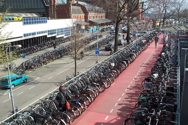 O plano de Amsterdã para aumentar (ainda mais) sua infraestrutura para o ciclismo urbano - Imagem de Destaque
