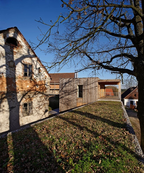 Weekend House In Oselin / MODULORA - Houses