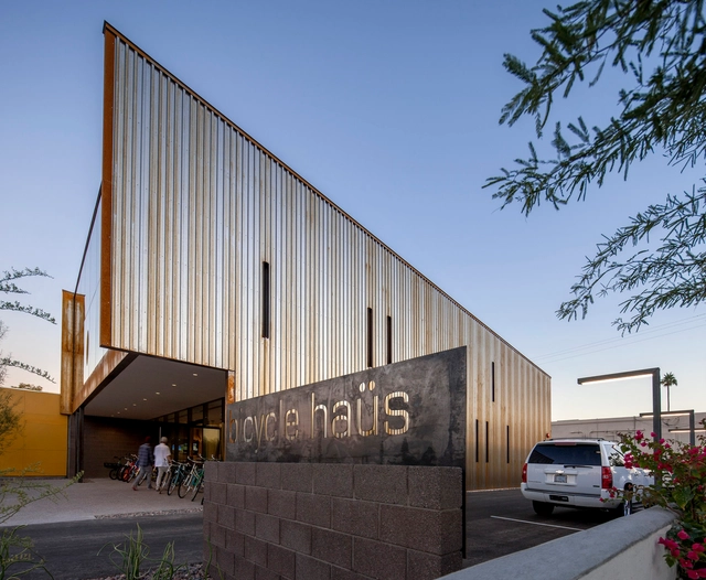 Casa da Bicicleta / Debartolo Architects - Loja