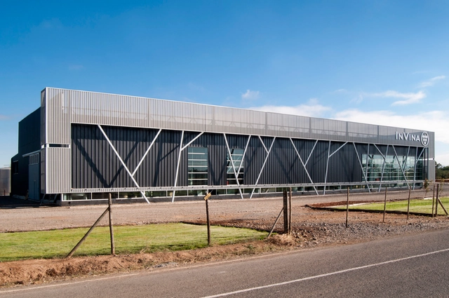 Invina  / Enzo Sartori - Arquitectura Industrial, Fachada