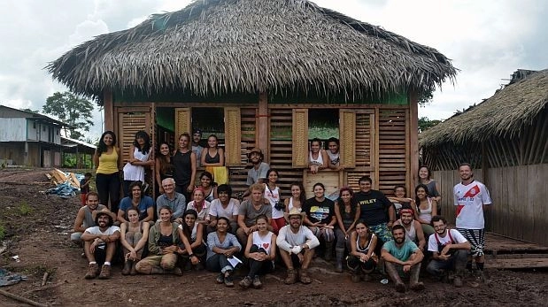 Estudiantes alemanes y peruanos se unen para construir un centro multifuncional para los nativos asháninkas en Perú  - Imagen Principal