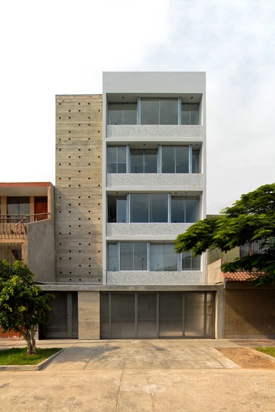Edificio MQ / Oscar Malaspina + Rodrigo Apolaya + Rosa Aguirre - Vivienda Colectiva