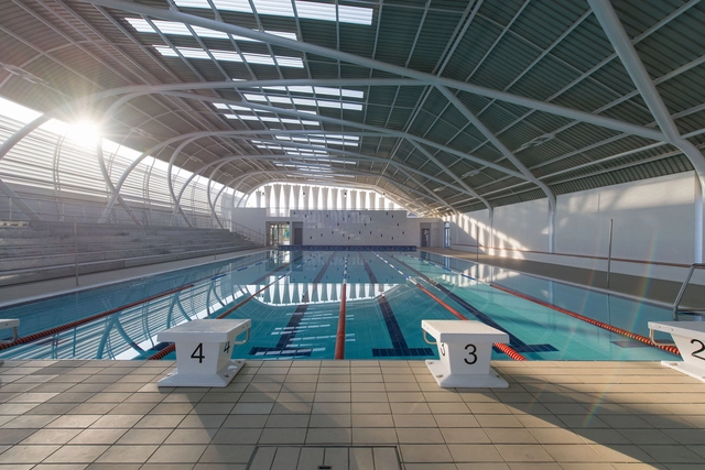 Centro acuático AISJ  / Flansburgh Architects - Piscina