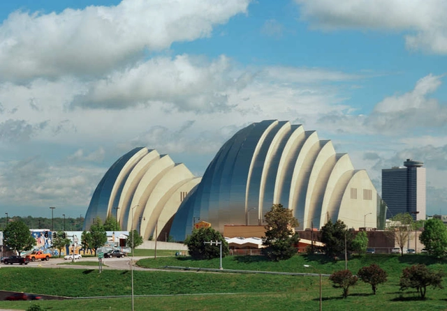 Cool Spaces! Premiers Tomorrow, Puts Architecture in the Spotlight - Featured Image