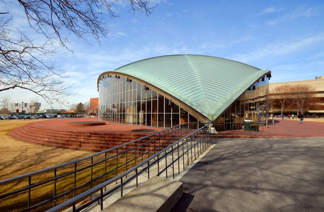 Clásicos de Arquitectura: Auditorio Kresge / Eero Saarinen and Associates - Universidad